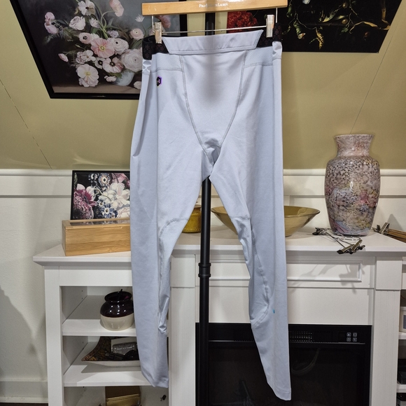 Under Armour Light Gray HeatGear Leggings - Picture 1 of 5